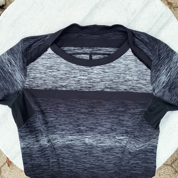 lululemon longleeve gray/black top - Picture 4 of 6